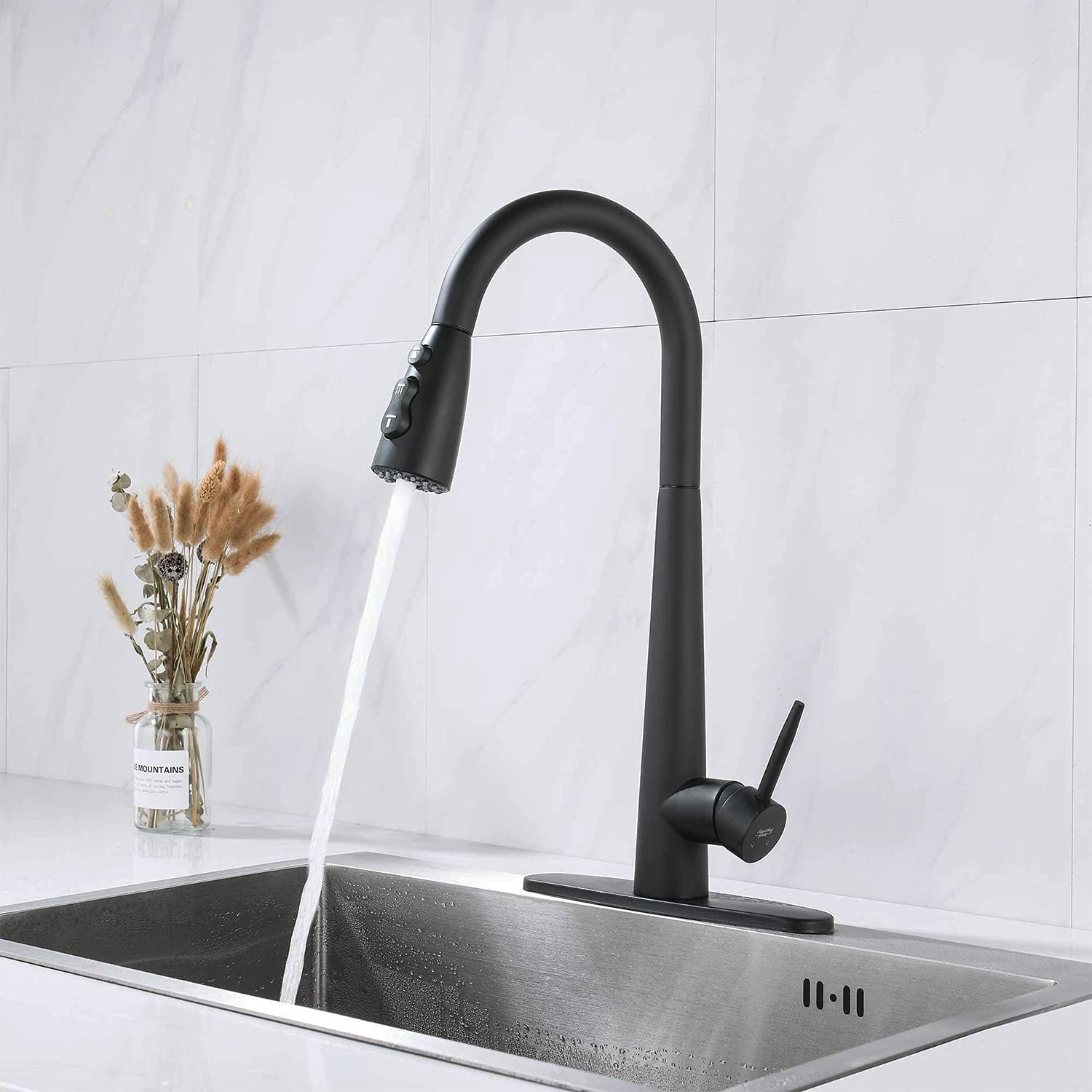 Single Handle Pull Down Sprayer Kitchen Faucet with 3 Modes in Matte Black