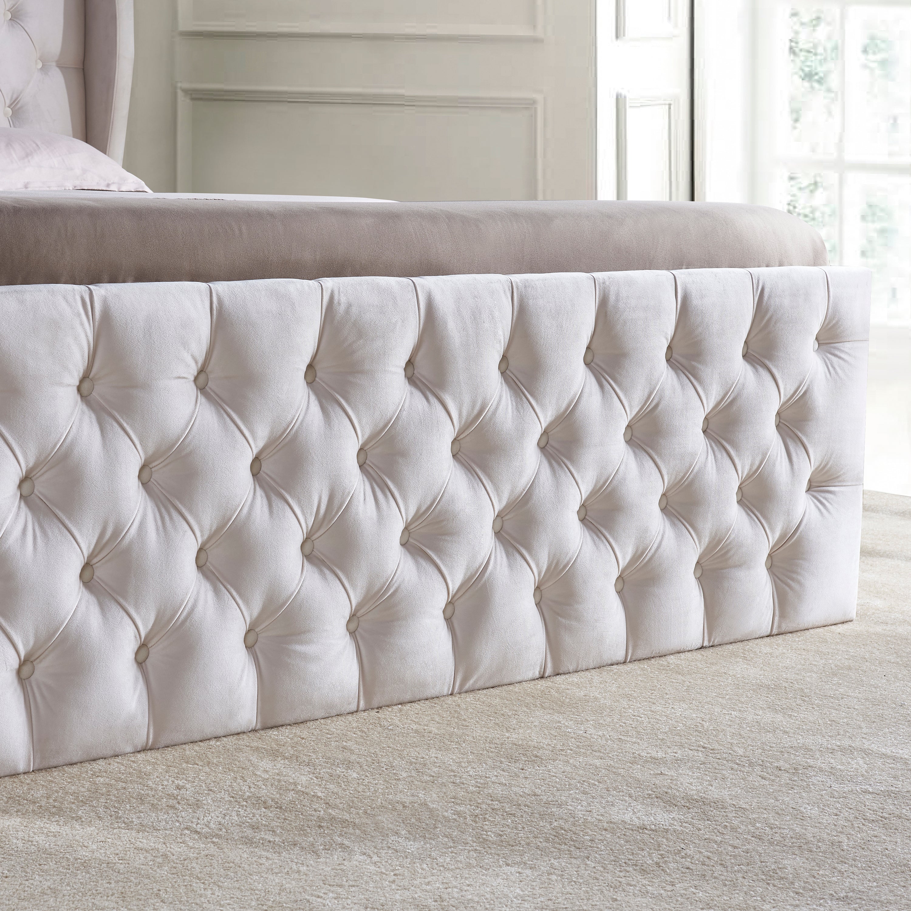 Rodeo Drive Collection Upholstered Wingback Velvet Fabric Chesterfield Bed/Button Tufted Headboard with Vintage Wing/Wood Slat Support/Easy Assemble. King-White