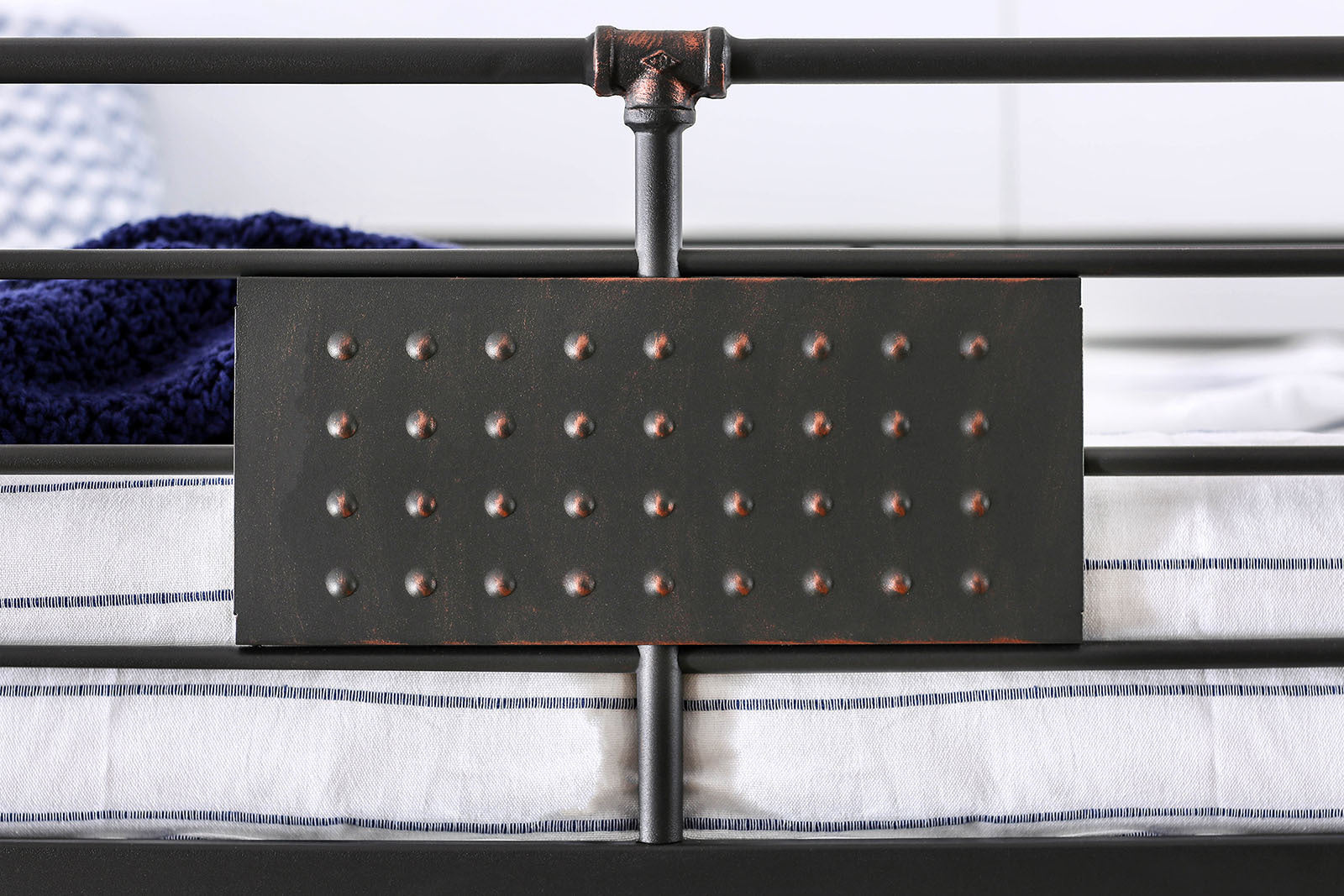 Metal Twin/Twin Bunk Bed
