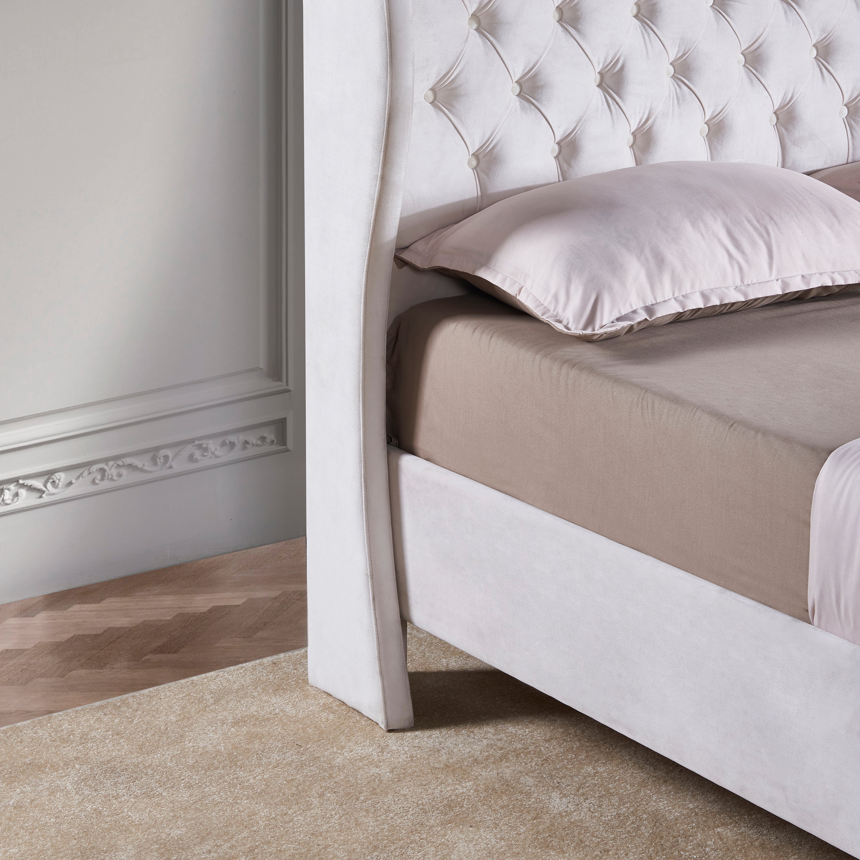 Rodeo Drive Collection Upholstered Wingback Velvet Fabric Chesterfield Bed/Button Tufted Headboard with Vintage Wing/Wood Slat Support/Easy Assemble. King-White