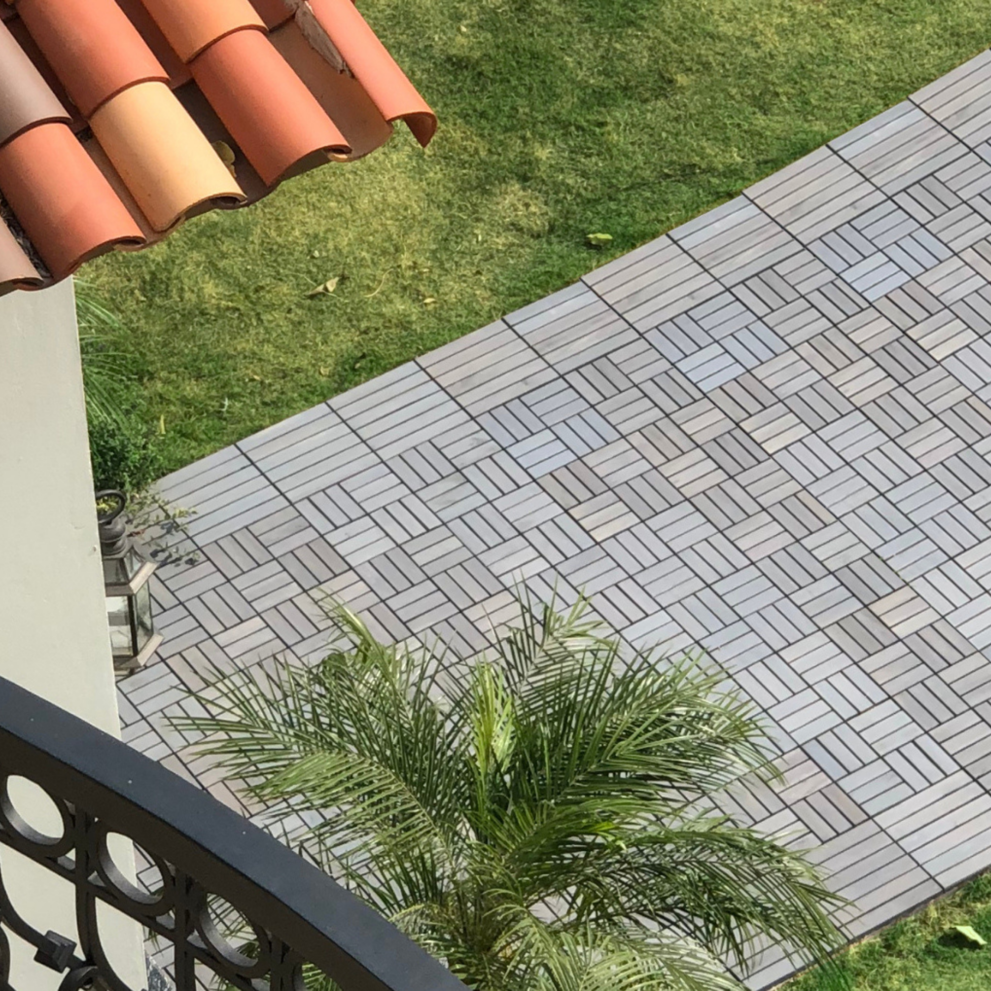 30 PCS Interlocking Deck Tiles Checker Pattern, 12" x 12" Square Light Gray Acacia Hardwood Outdoor Flooring for Patio, Bancony, Pool Side,...
