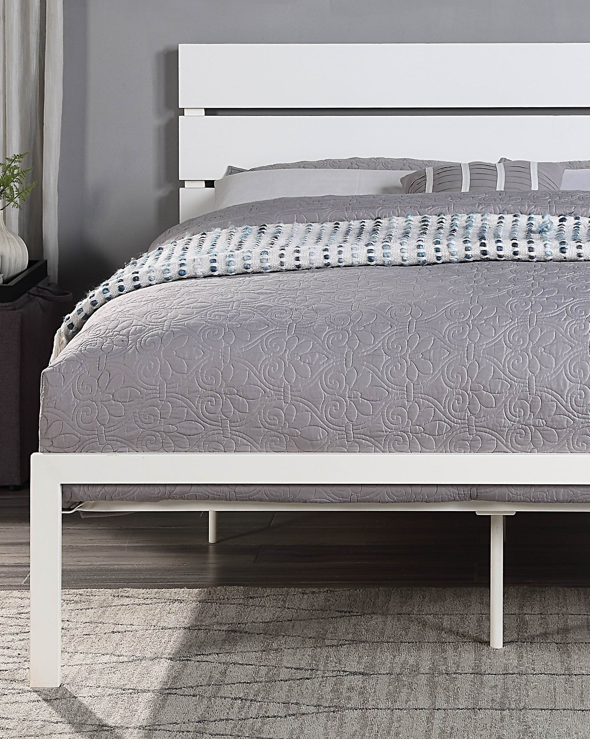 Contemporary Queen Bed 1pc Casual Style White Metal Bed Bedroom Furniture