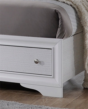 Traditional Matrix Queen Size Storage Bed in White made with Wood
