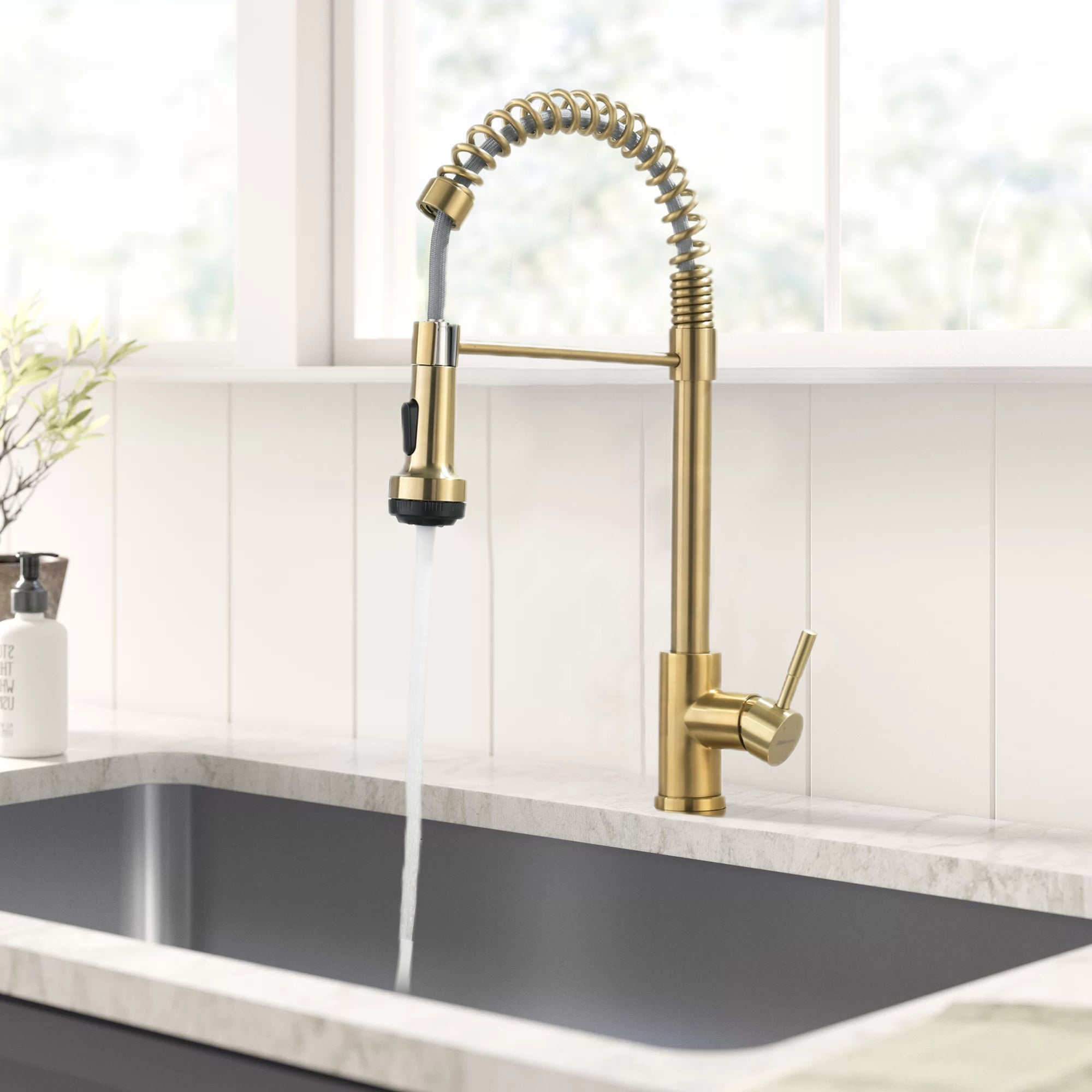 Kitchen Faucet with 4 Mode Pull Down Sprayer Matte Black
