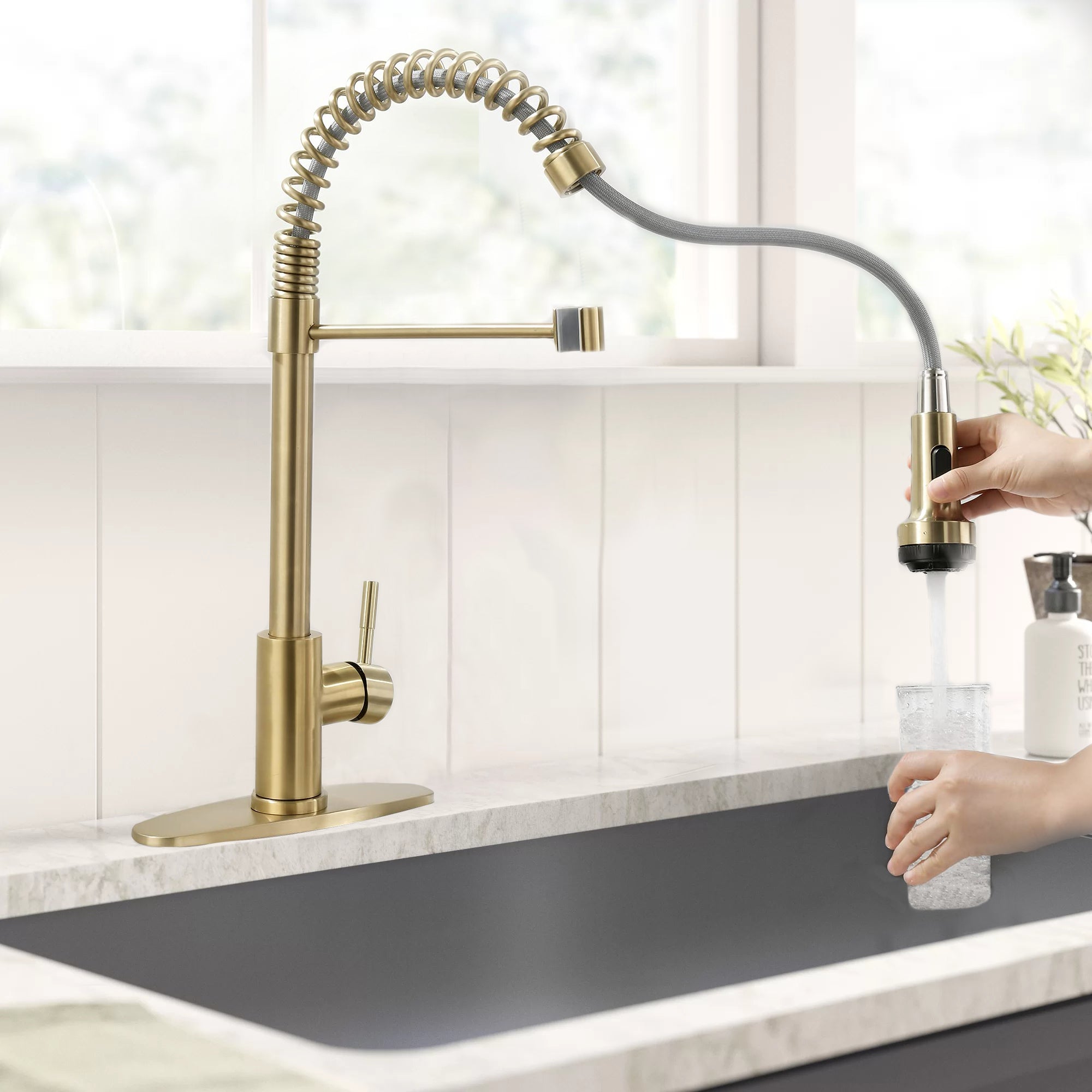Kitchen Faucet with 4 Mode Pull Down Sprayer Matte Black